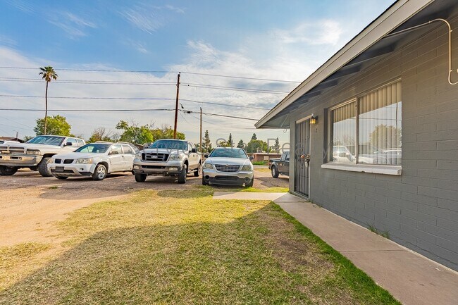 Foto del edificio - 1638 W Desert Cove Ave