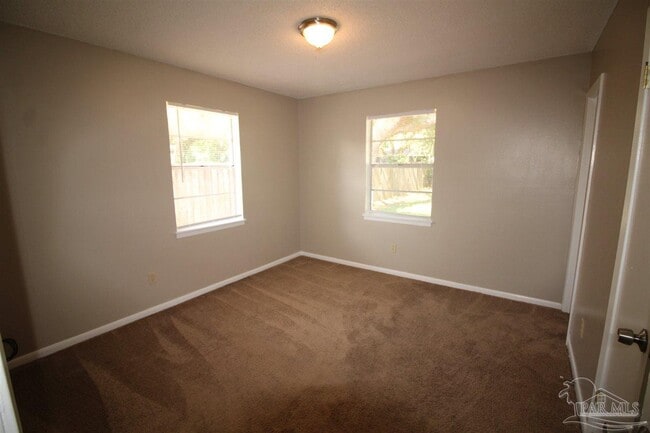 Building Photo - 5675 Vestavia Ln