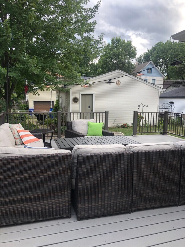 Building Photo - 998 Linwood Ave