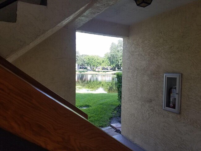 Building Photo - 2713 Hammock Ct
