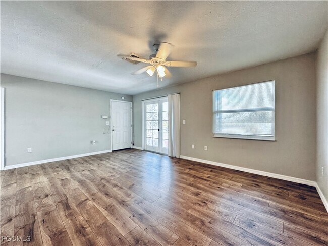 Foto del edificio - 14944 Wise Way