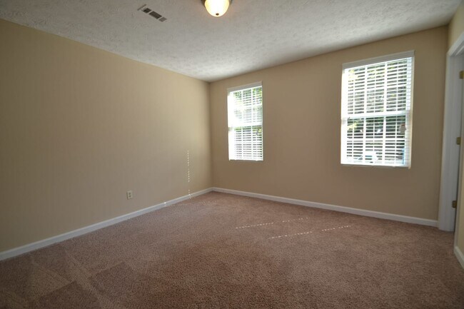 Building Photo - 113 Kirton Turn