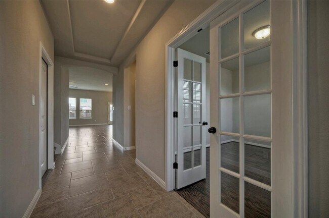 Building Photo - 2855 Garlic Creek Dr