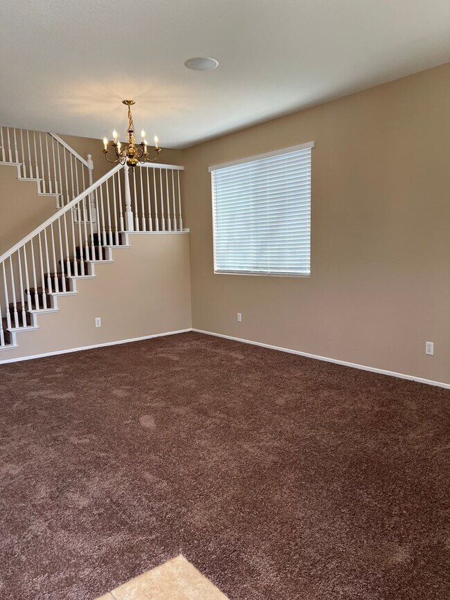 Foto del edificio - Spacious 5 Bedroom 3 Bath home in Rancho Cucamonga