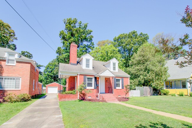 Building Photo - Renovated 3 Bedroom, 2 Bath Cape Cod in Ha...