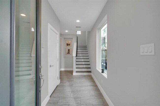 Foto del edificio - 2623 Hutchins St
