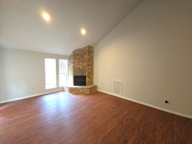 Foto del edificio - 1705 Bodart Ct