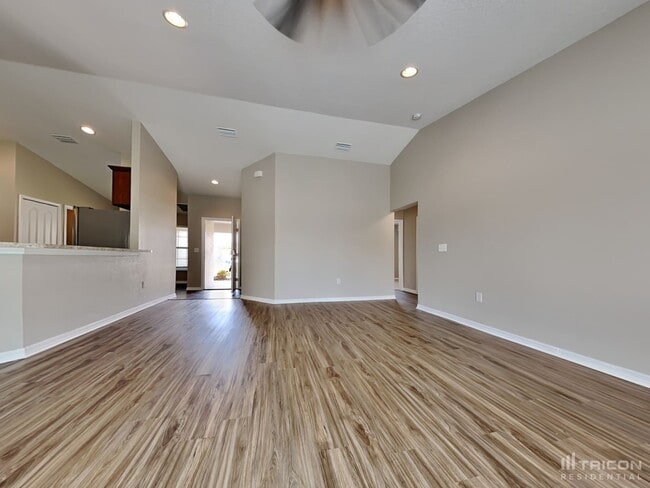 Building Photo - 113 Solis Dr