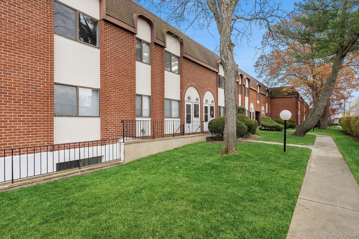 Primary Photo - 741 Chestnut St