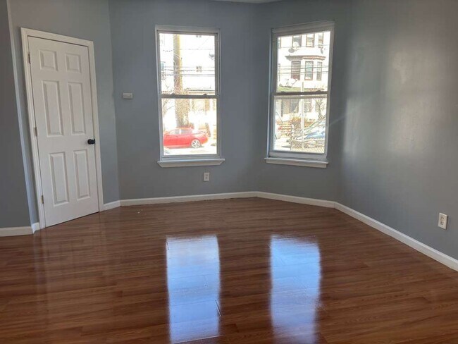 Foto del edificio - 448 Avon Ave