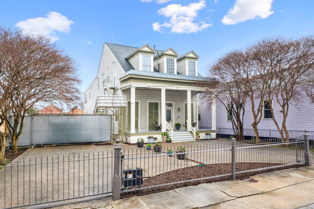 Primary Photo - 2224 Dumaine St