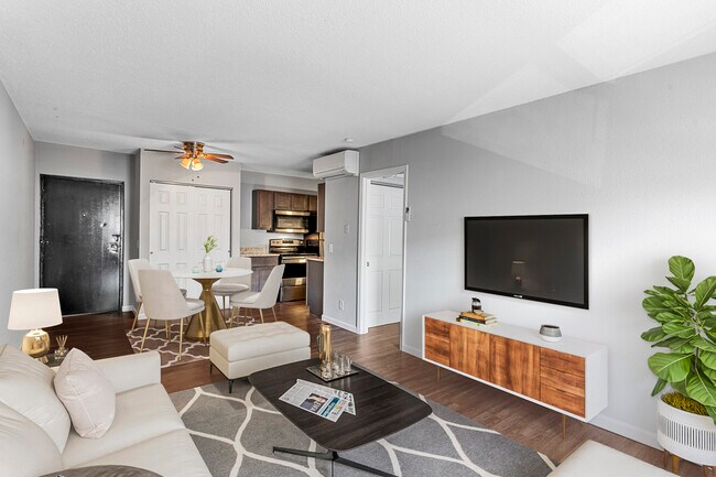Foto del edificio - 5825 Southwest Ave