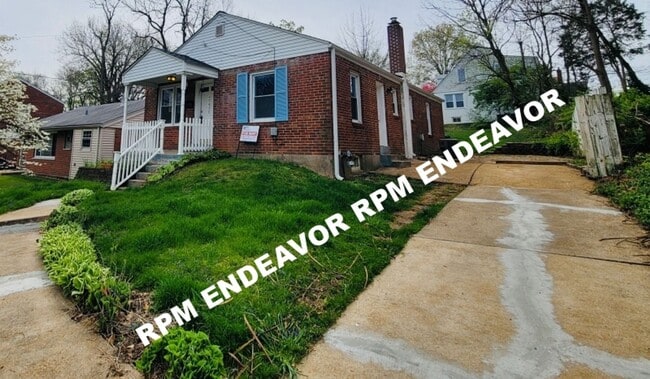 Building Photo - Modern Charm in University City: Your Idea...