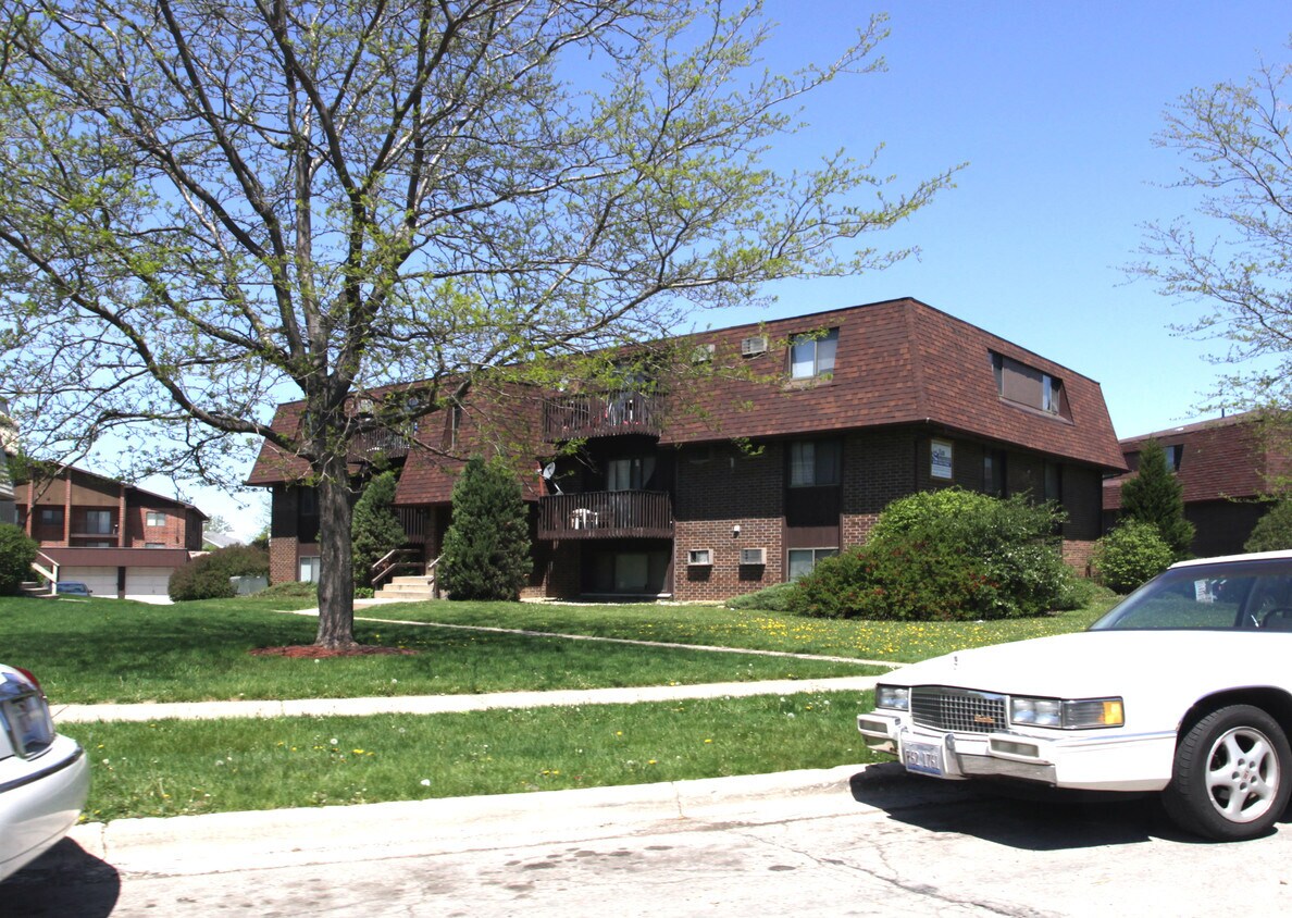 1449 Pioneer Rd, Crest Hill, IL 60403 Apartments in Crest Hill, IL