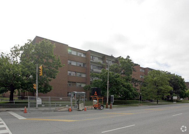 Photo du bâtiment - The West Mall Apartments