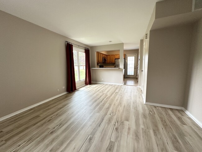 Foto del edificio - 2450 Devonshire Ct