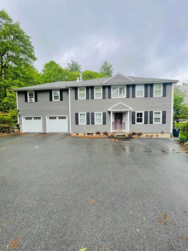 Foto principal - 93 Harris Rd