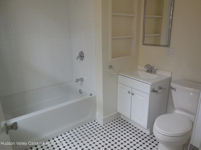 Building Photo - 431 Warren St