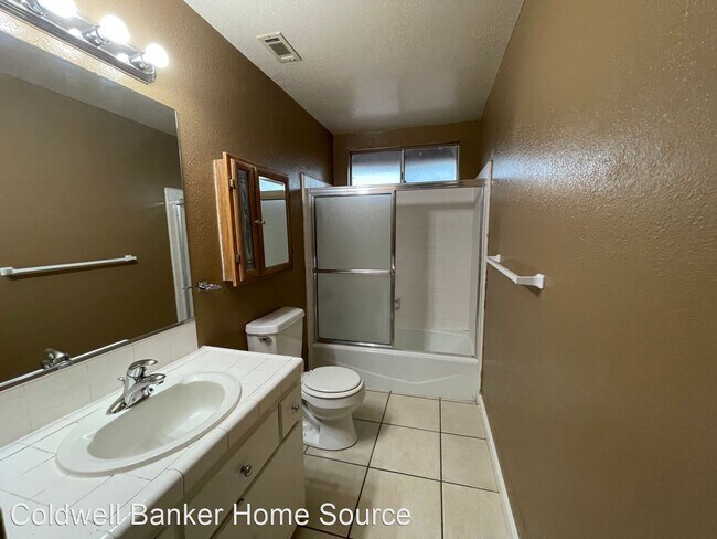 Foto del edificio - 3 br, 2 bath House - 18050 Juniper St.