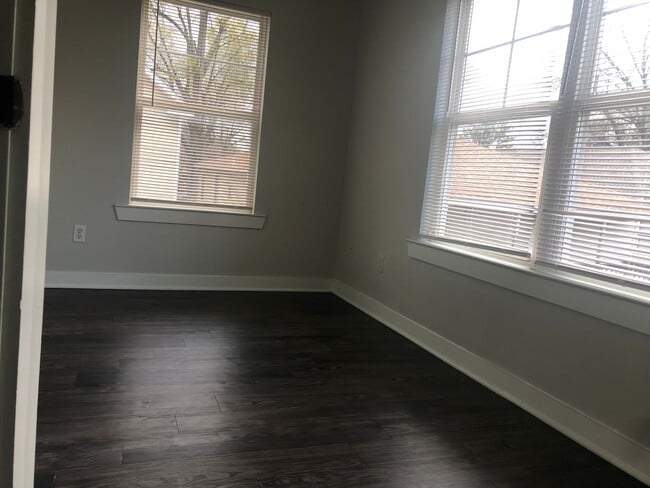 Building Photo - 1667 Parktown Pl