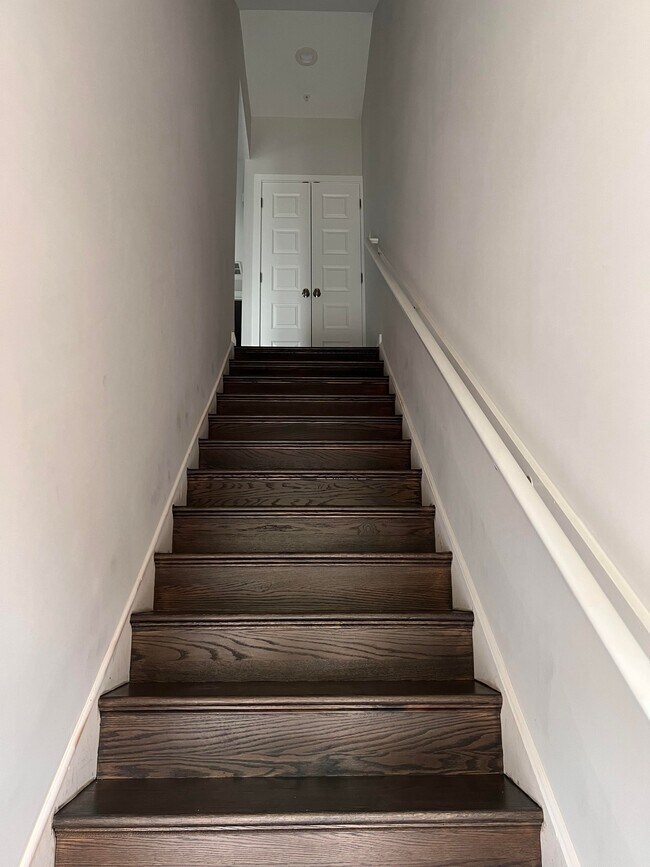 Entry Stairs - 2507 Burns St SE