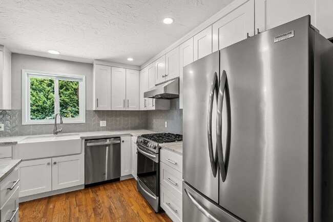Building Photo - Charming 4-Bedroom Ashland Home with ADU, ...