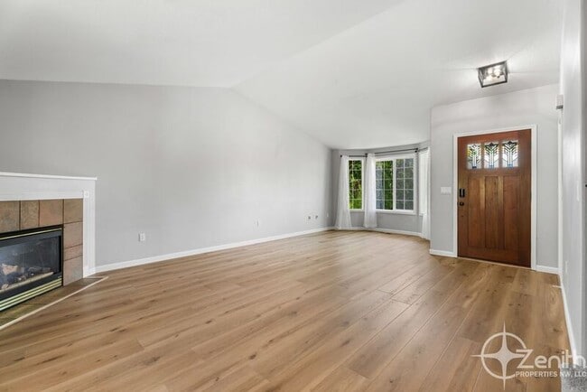 Building Photo - 8213 NE 38th Ct