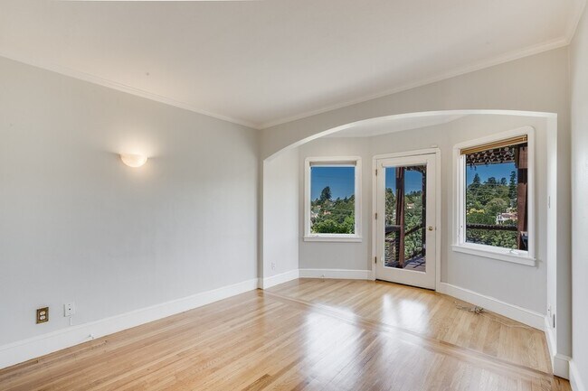 Foto del edificio - 816 Everett Ave