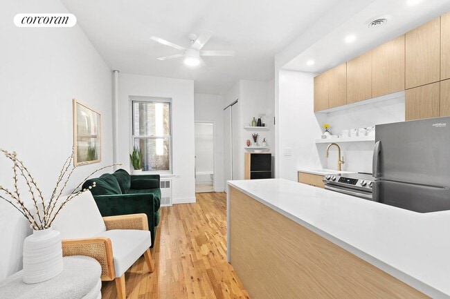 Building Photo - 26 Gramercy Pk S
