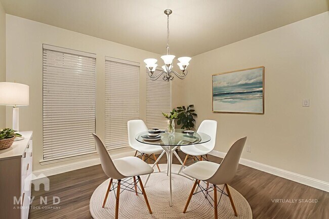 Foto del edificio - 3308 Damsel Sauvage Ln