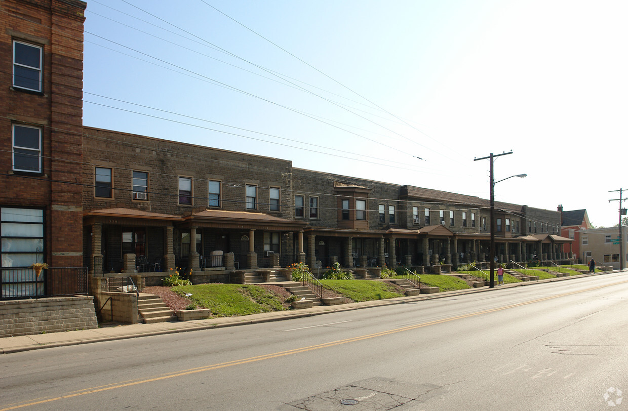 Building Photo - 138-166 E 5th Ave