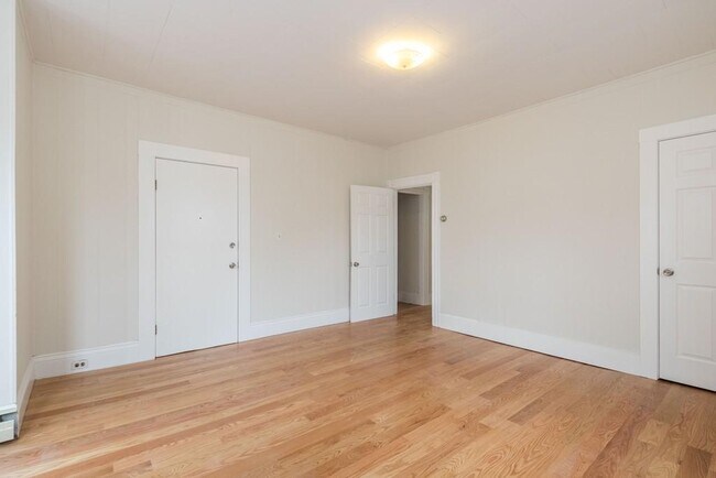 Building Photo - 27 Pinckney St