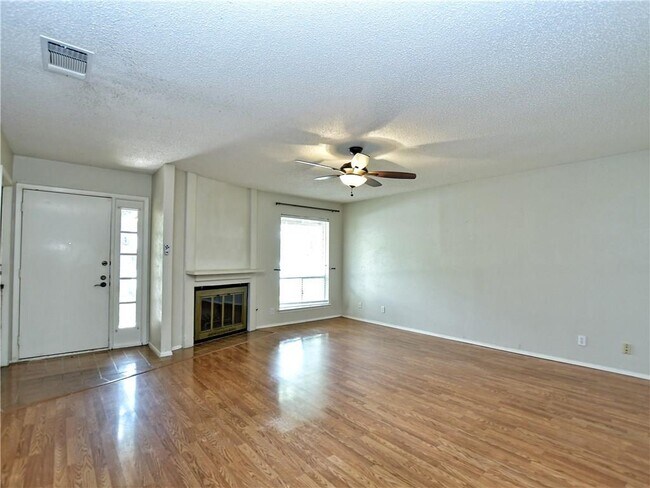 Building Photo - 4601 Gray Fox Dr