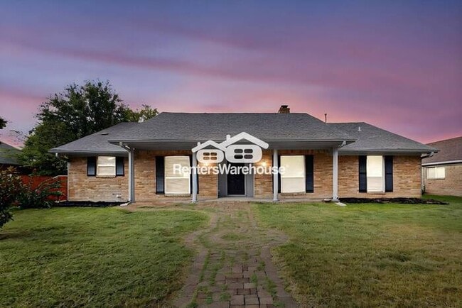 MOVE IN READY COMPLETELY UPDATED - 3BED/2B... - MOVE IN READY COMPLETELY UPDATED - 3BED/2B... House