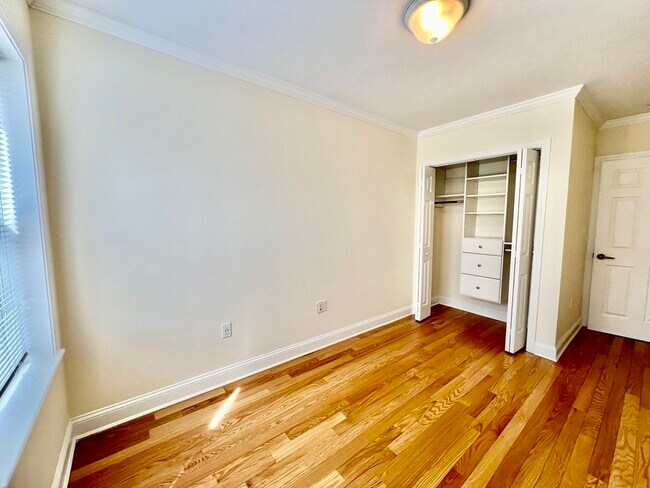 Foto del edificio - 124 Thornton Rd