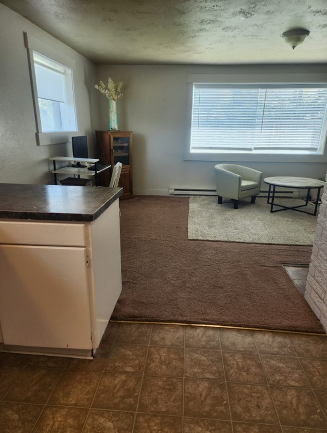 Building Photo - L7ER