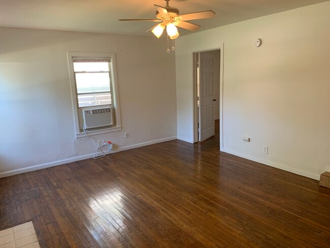 Building Photo - 2815 Primrose Ave