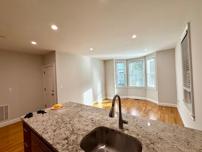 Building Photo - 19 Plymouth St