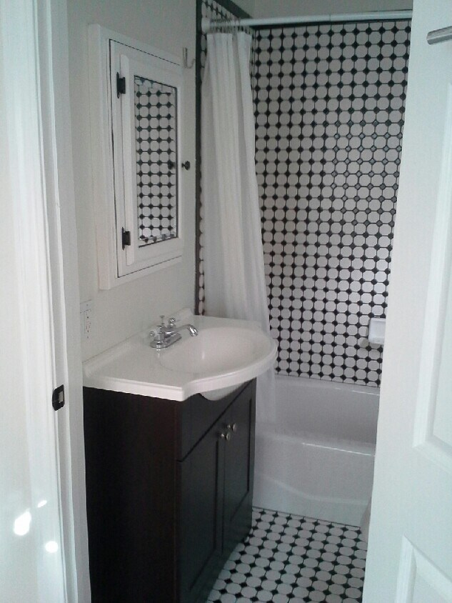 Bath - 5409 Monroe St