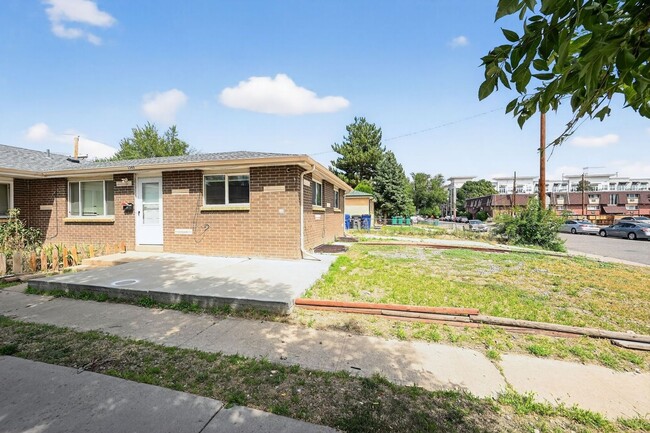 Foto del edificio - Spacious 4BR Duplex in Aurora