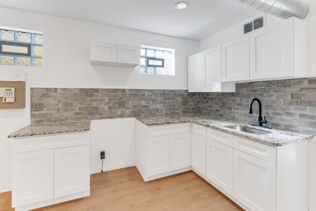 Foto del edificio - 308 W Queen Ln