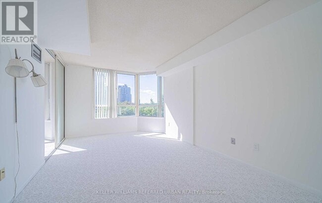 Building Photo - 5444 Yonge St