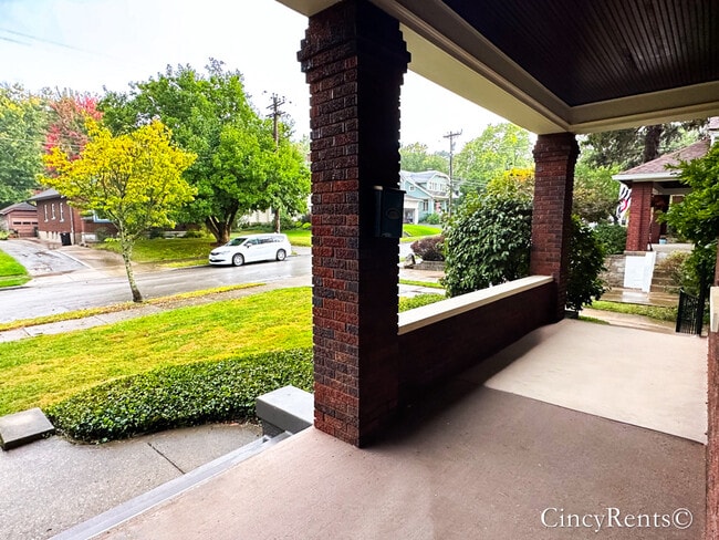 Foto del edificio - 3718 Ault Park Ave