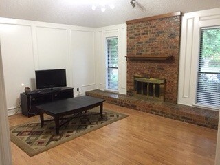 Building Photo - 322 Pepperwood St