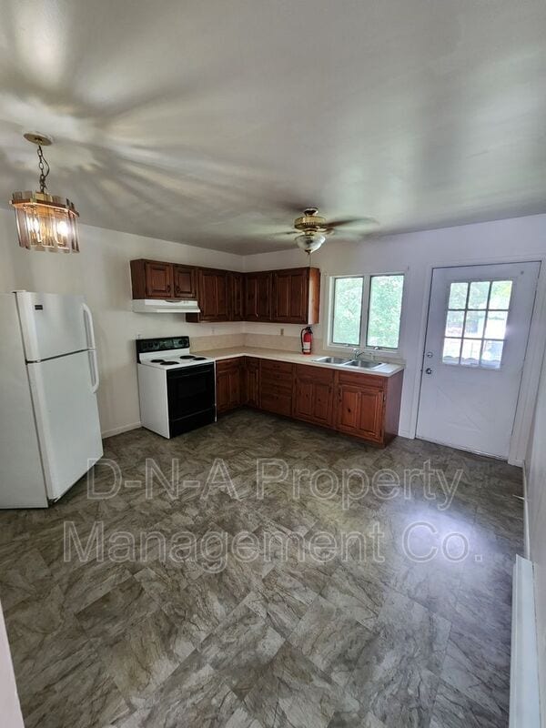 125 Elizabeth St Unit B, East Stroudsburg, PA 18301 Condo for Rent in