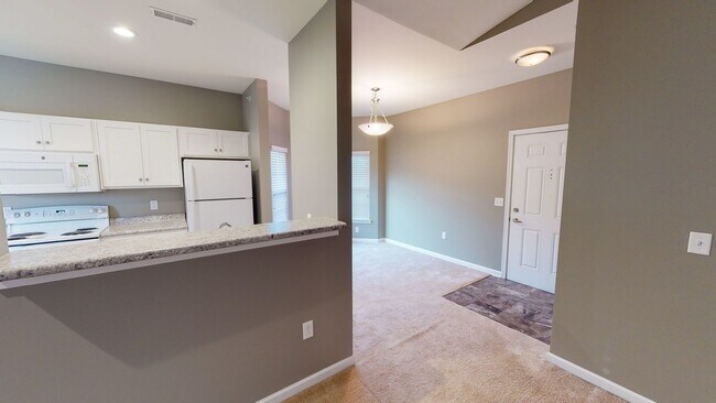 Building Photo - Ground level Rear Facing 3 Bedroom 2 bathr...