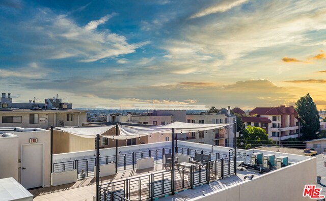 Foto del edificio - 1261 Stoner Ave