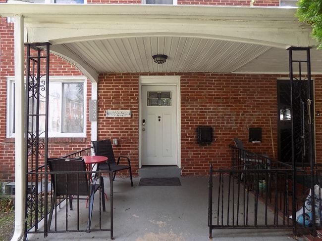 Foto del edificio - 2329 Ashburton St