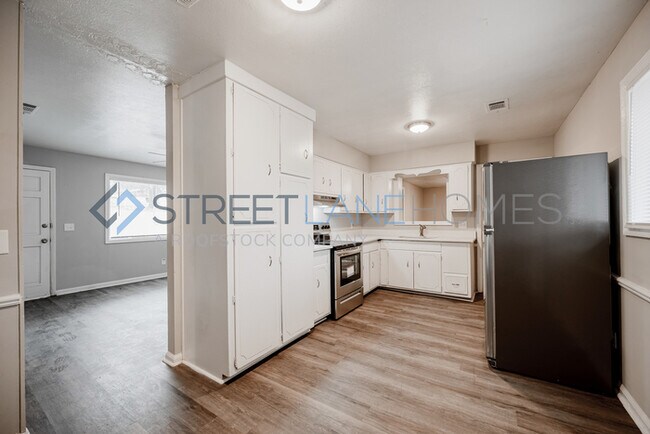 Building Photo - 5018 Bonnybrook Way
