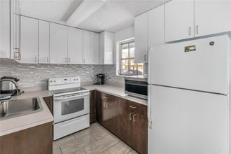 Building Photo - 440 Paradise Isle Blvd